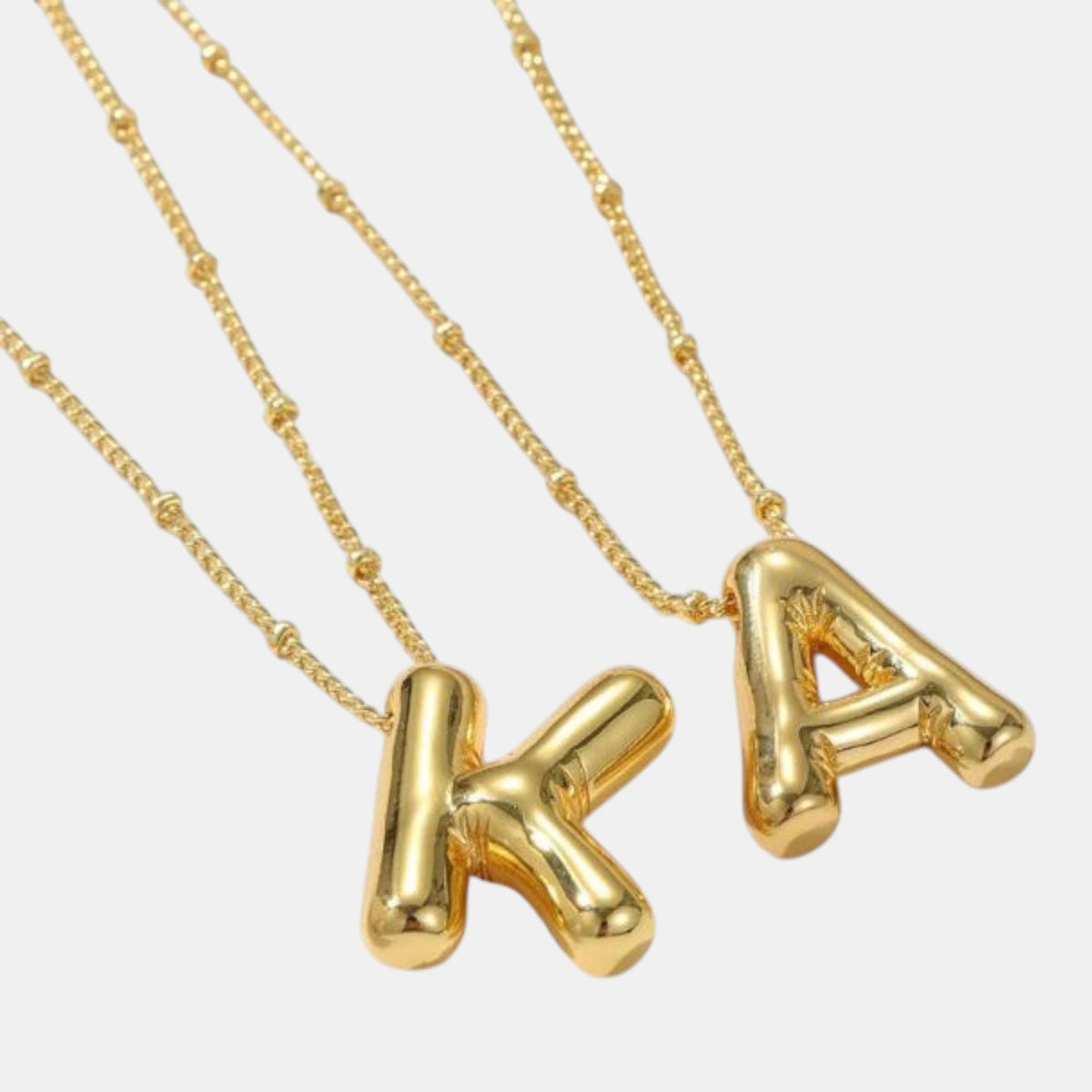 Collar Letra Globo