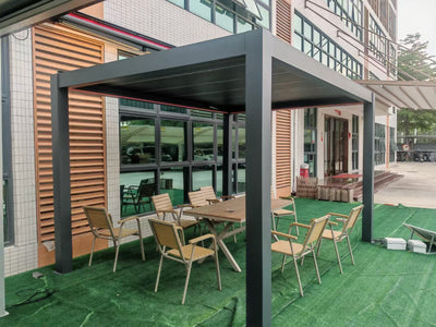 Estructura de pérgola de aluminio con columnas 12x12 cm